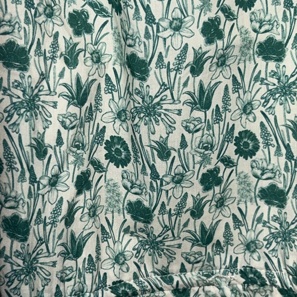 HYACINTH HOUSE

Green and White Ditsy Floral Matilda Mini - Picture 4 of 12